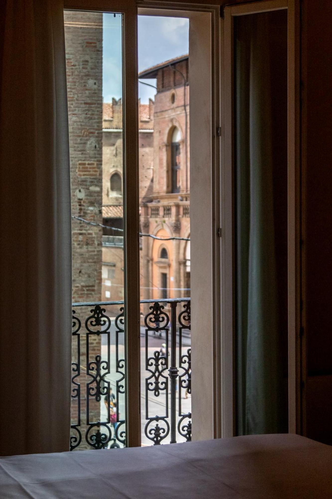 Casa Isolani Luxury Rooms Piazza Maggiore Bologna Exterior photo