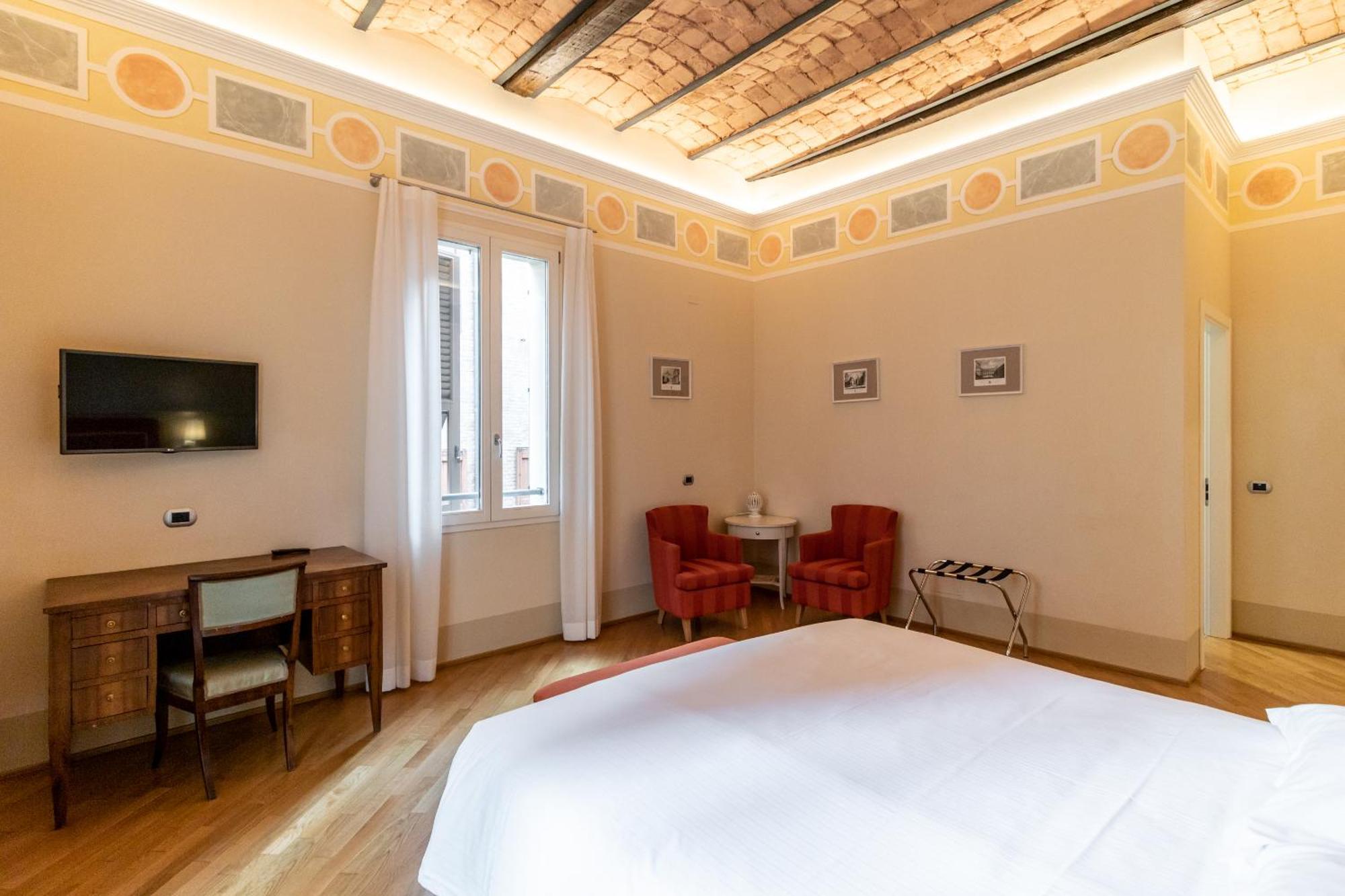 Casa Isolani Luxury Rooms Piazza Maggiore Bologna Exterior photo