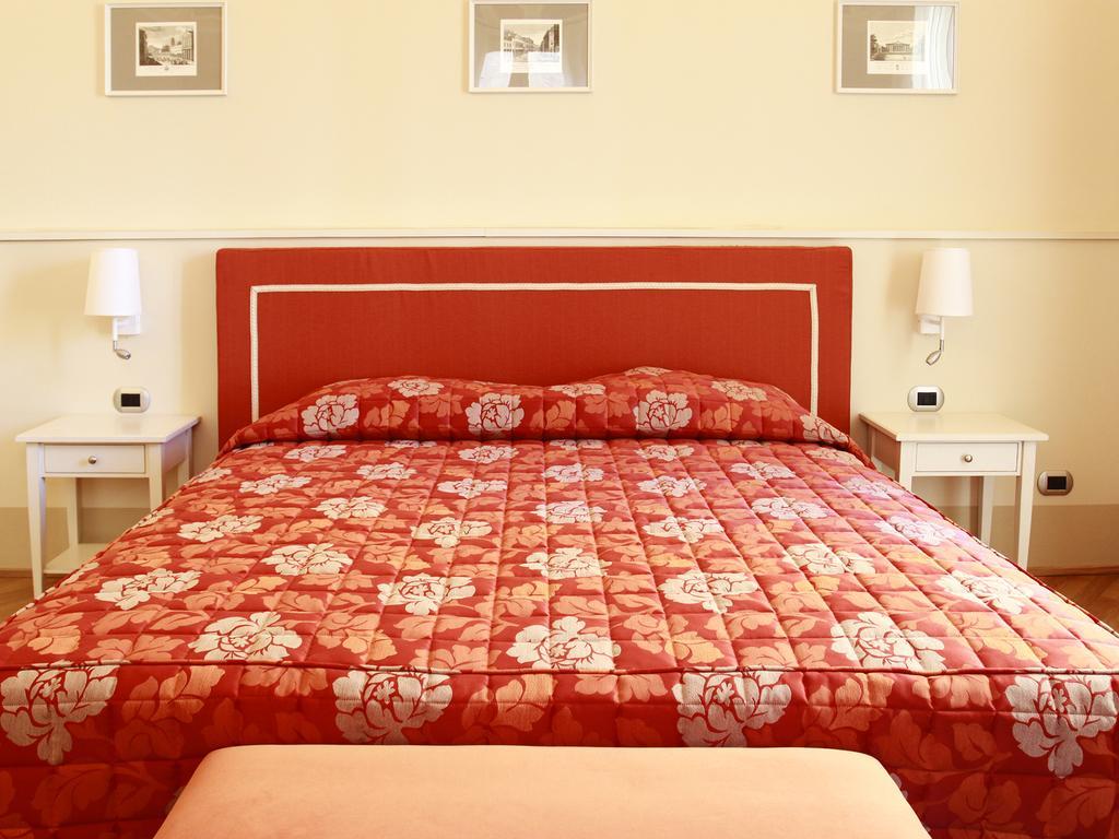 Casa Isolani Luxury Rooms Piazza Maggiore Bologna Exterior photo